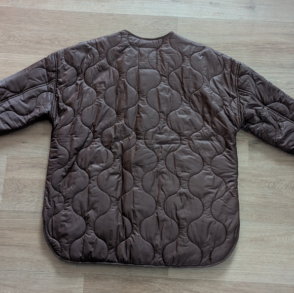 NWT Abercrombie Oversized Quilted Brown Puffer Button Up Jacket Size Medium - Picture 2 of 9
